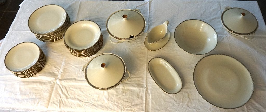 Uitgebreid Crèmekleurig Servies met Gouden Rand, Ophalen, Gebruikt, Porselein, Compleet servies
