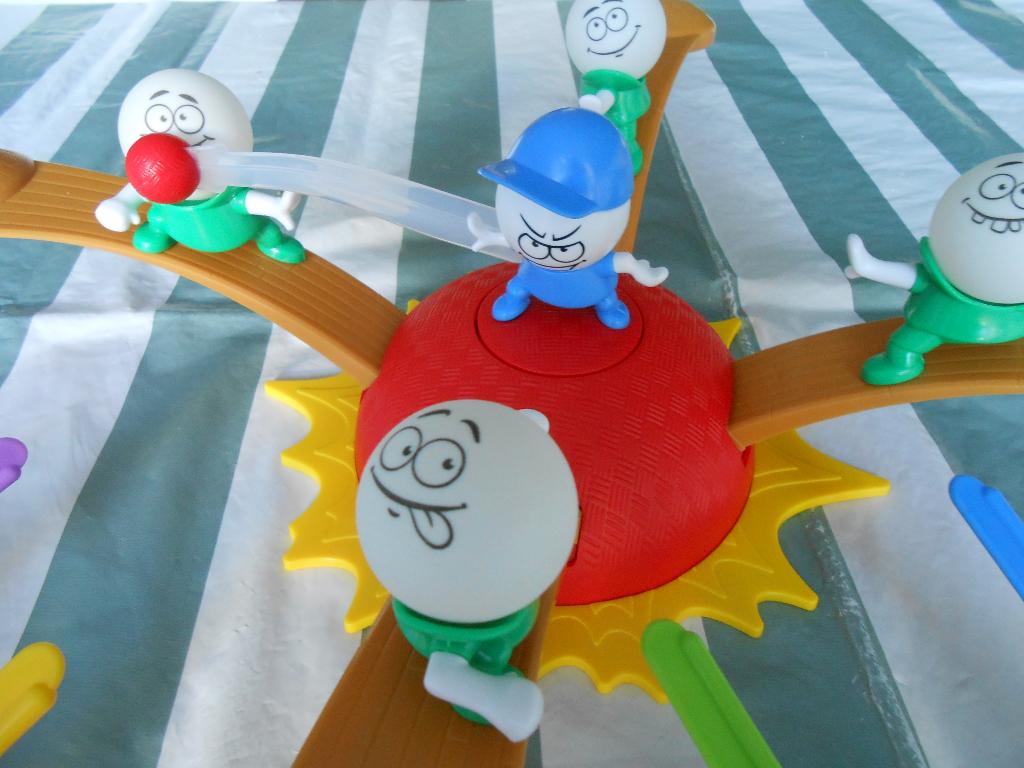 Spel Dodgebal, Drie of vier spelers, Ophalen of Verzenden, Gebruikt, IDdentity Games