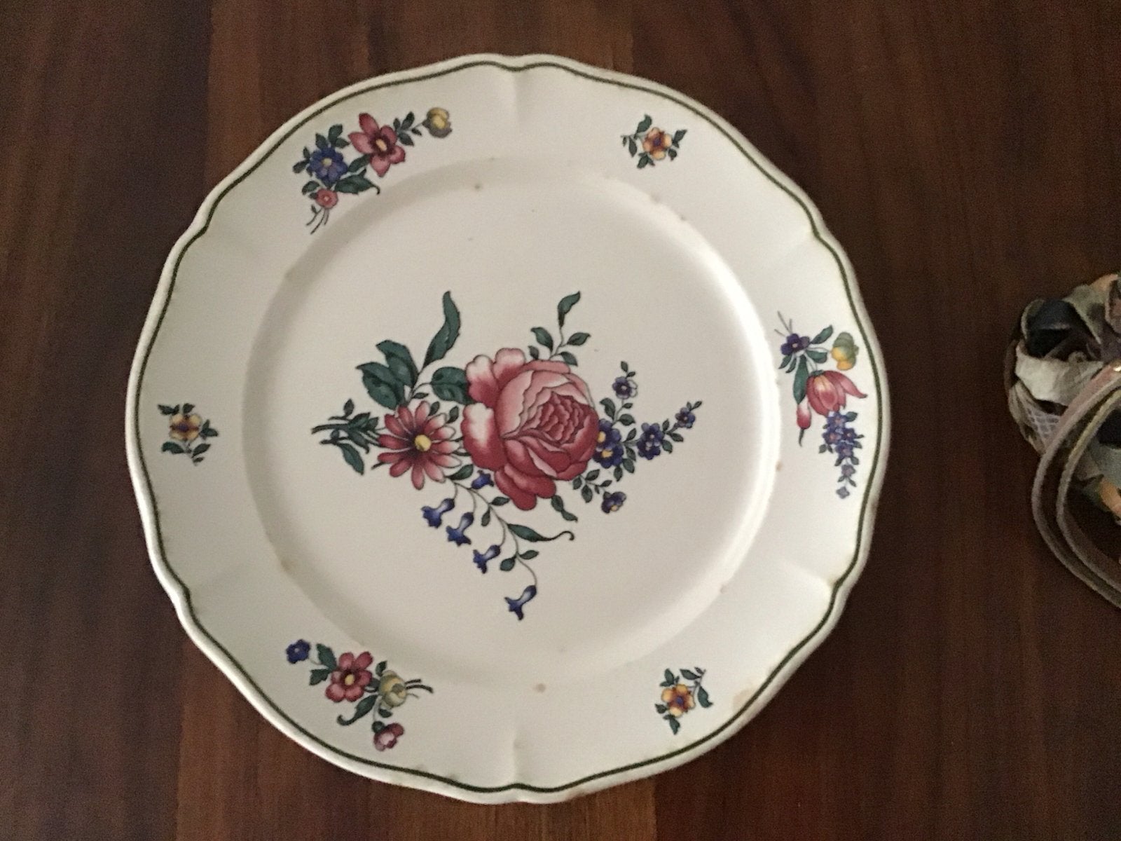 Antiek bord met bloemmotief - Handgeschilderd, Ophalen of Verzenden