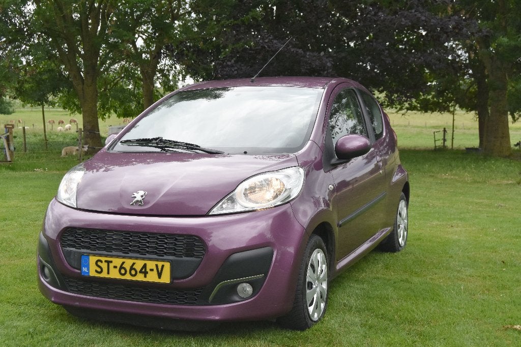 Peugeot 107 1.0 12V E-vti 68PK 3DR 2014, Auto's, Voorwielaandrijving, Stof, Zwart, Overige kleuren