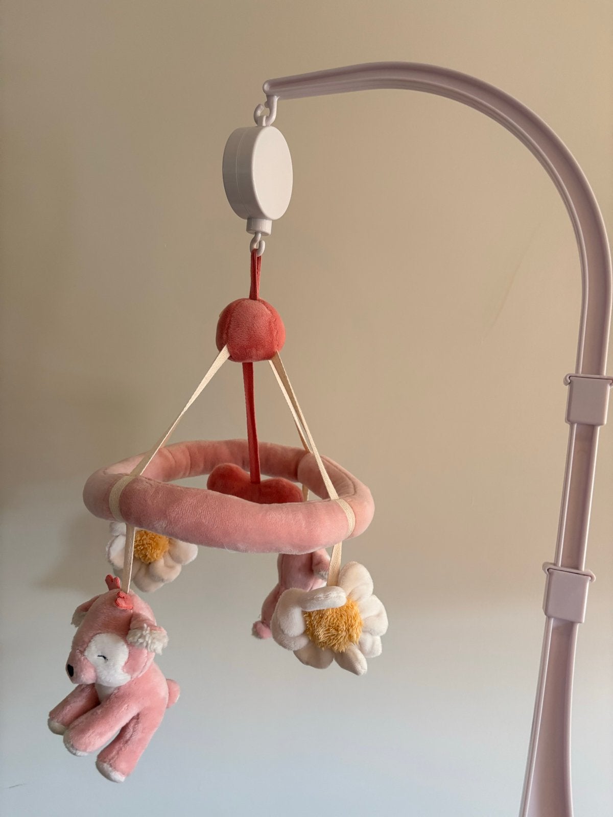 Roze baby mobiel met hertje en bloemen, Ophalen of Verzenden, Zo goed als nieuw, Mobiel