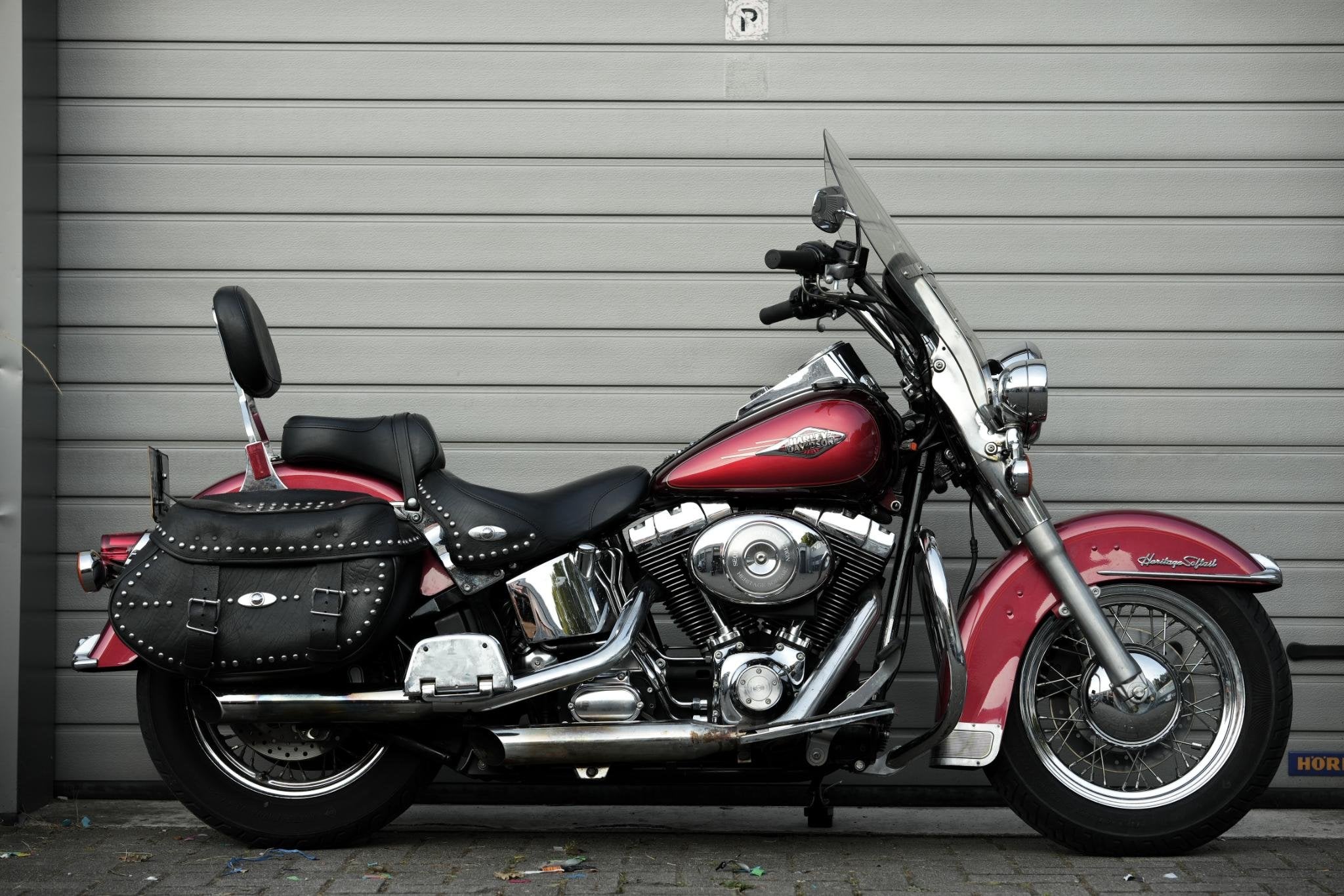 Harley Davidson FLSTCI Heritage Softail Classic 5HD, Laan van Vredenoord 33
2289 DA  Rijswijk, NL, H-DCUSTOMERSERVICE@Harley-Davidson.com