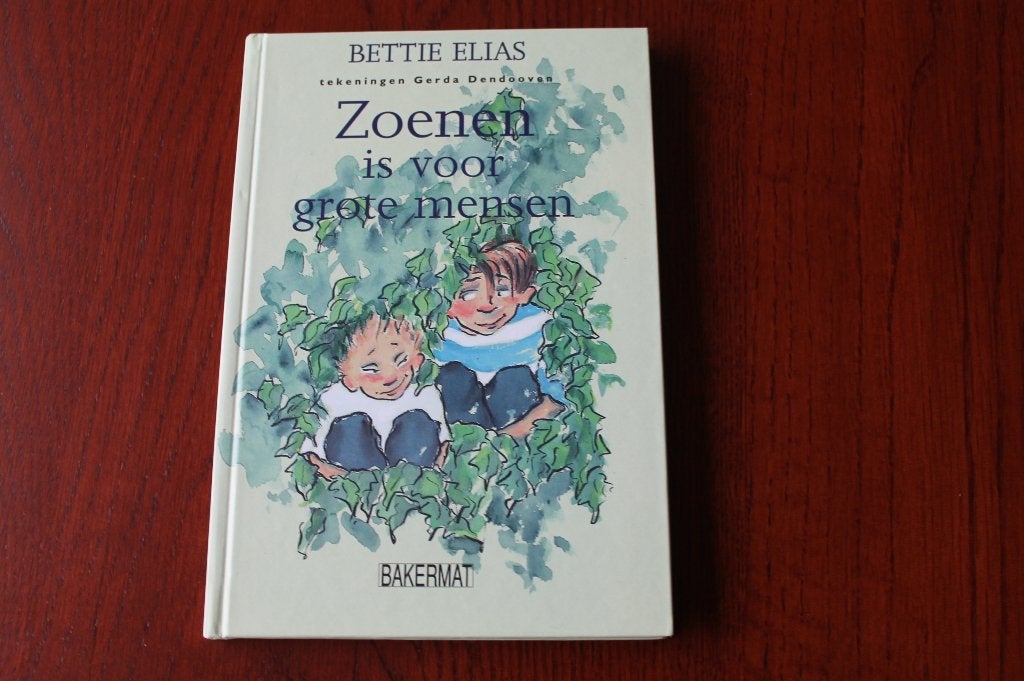 Zoenen is voor grote mensen - Bettie Elias, Ophalen of Verzenden, Zo goed als nieuw, Fictie algemeen