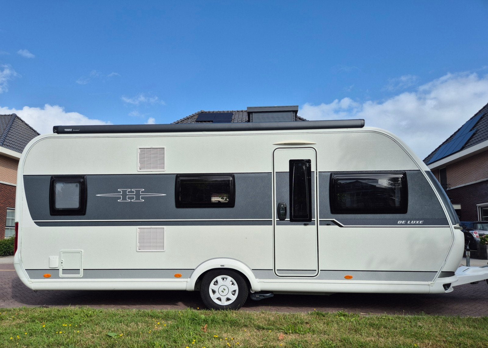 Hobby 545 KMF DE LUXE Ruime gezinscaravan met mover en airc, Rondzit, Luifel, Particulier, 5 tot 6 meter