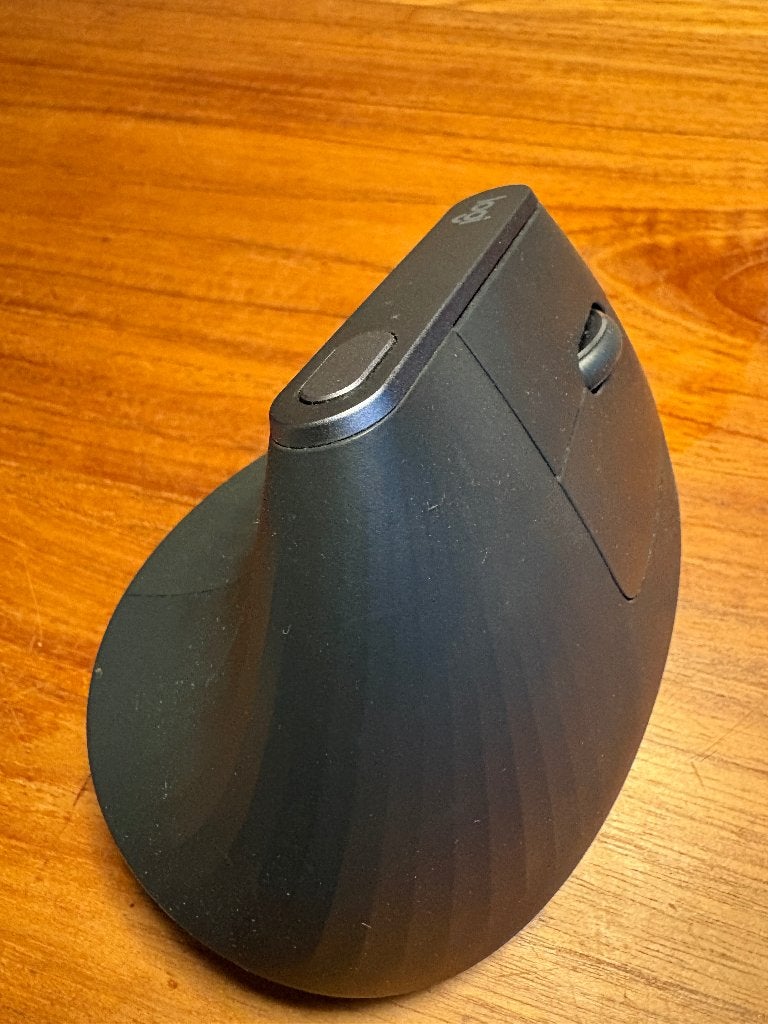 Logitech MX Vertical – Ergonomische draadloze muis, Ophalen of Verzenden, Zo goed als nieuw, Muis, Ergonomisch