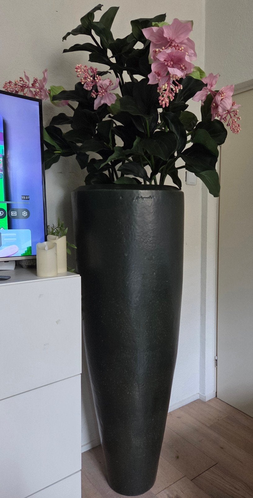 XXL ZGN Mobach vaas 140 cm met nieuwe kunstplanten Medinilla, Huis en Inrichting, Ophalen, Inclusief decoratie, 200 cm, Zo goed als nieuw