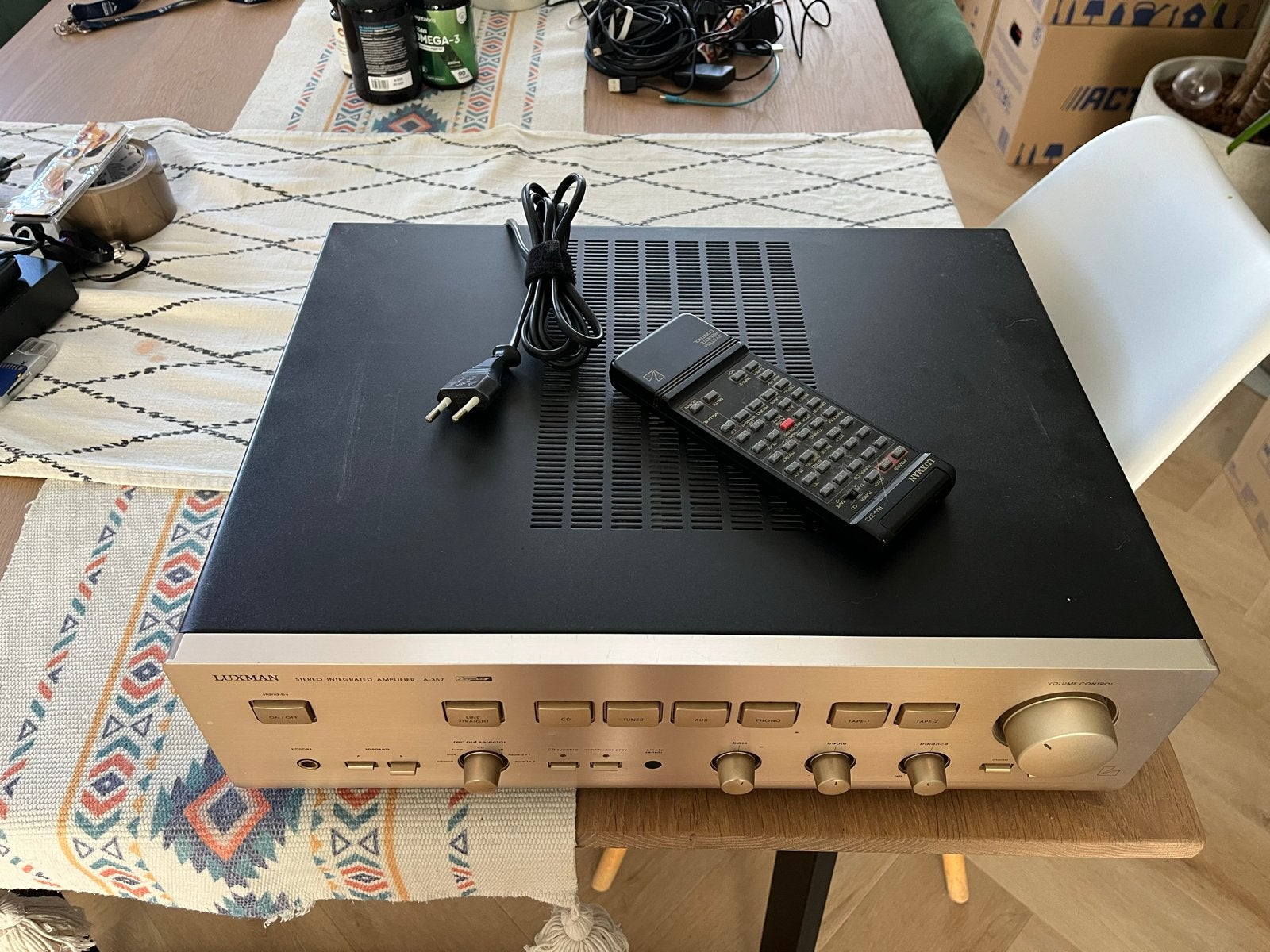 Luxman A-357 Stereo Geïntegreerde Versterker met Afstandsbed, Gebruikt, 60 tot 120 watt, Stereo, Ophalen
