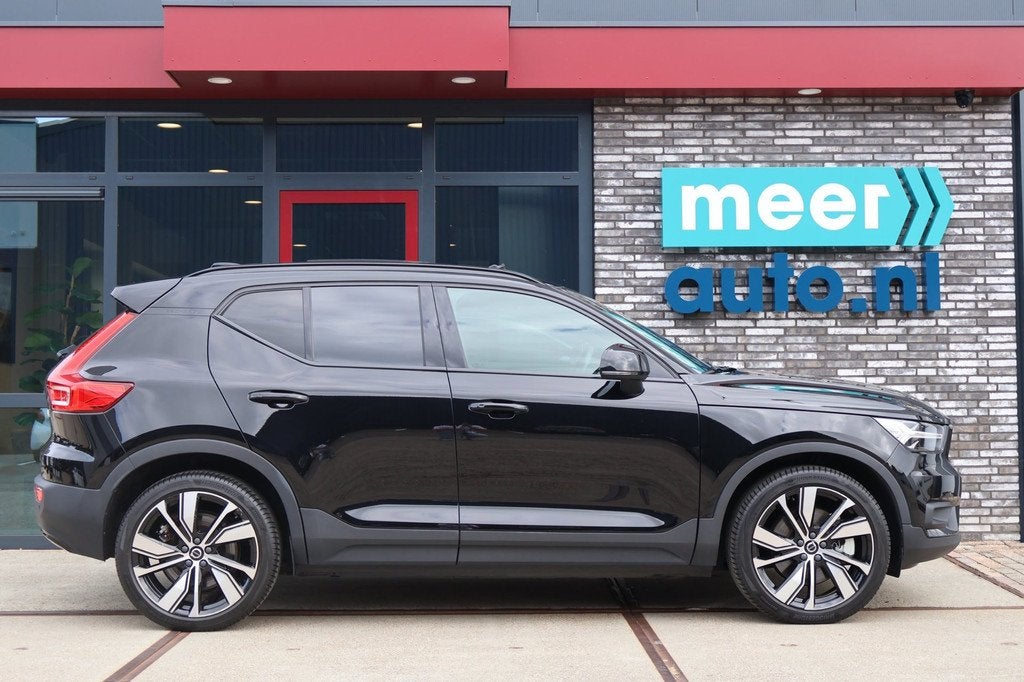 Volvo XC40 Recharge P8 AWD R-Design l SOH 94% l PANO l H/K l, Auto's, Volvo, 1300 min, Gebruikt, Zwart, Origineel Nederlands
