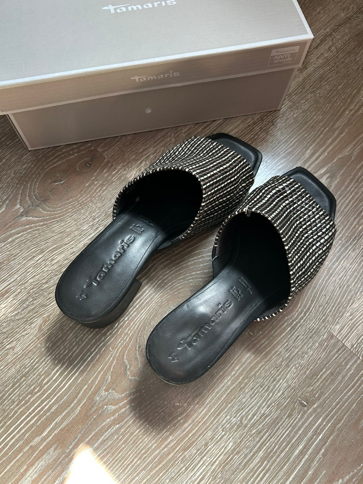 Tamaris muiltjes, Zwart, Zo goed als nieuw, Sandalen of Muiltjes, Ophalen of Verzenden