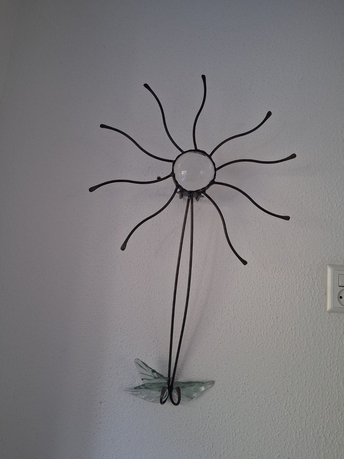 Metalen wanddecoratie met glazen blaadjes en theelichthouder, Metaal, Gebruikt, Handgemaakt, Zwart
