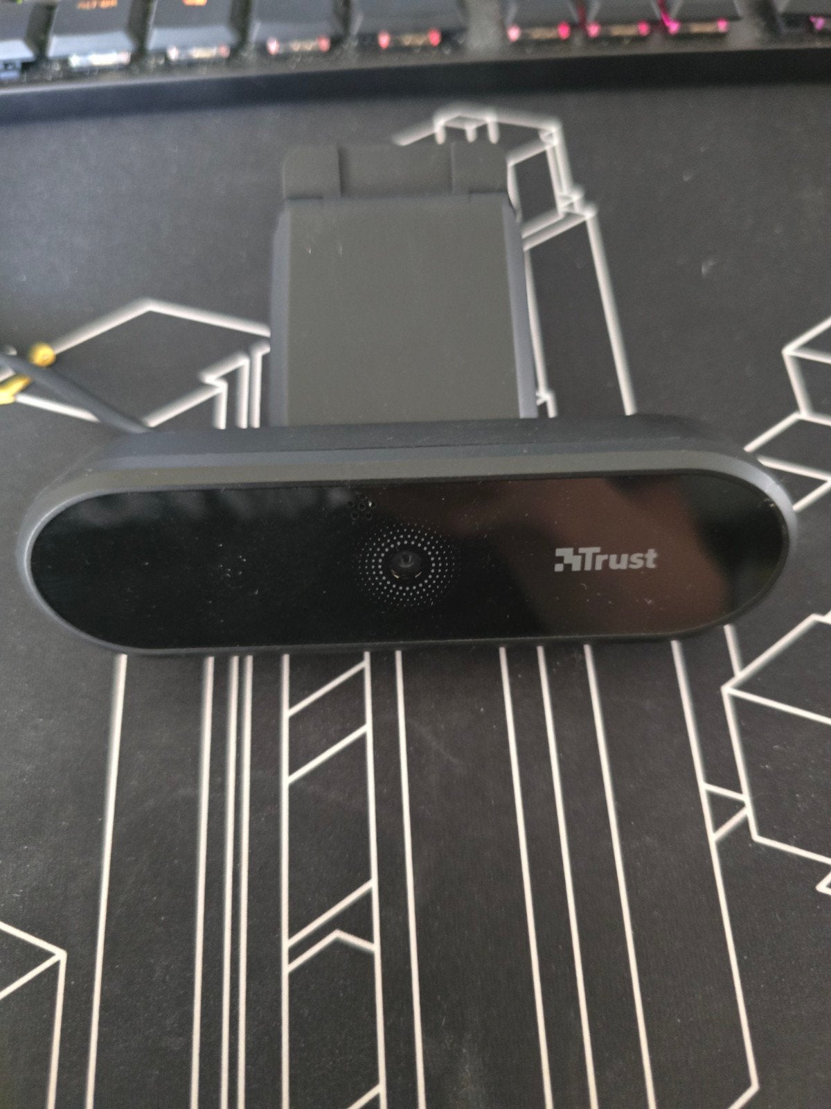 Trust Webcam Tyro, Ophalen of Verzenden, Zo goed als nieuw, Trust, Monitorclip