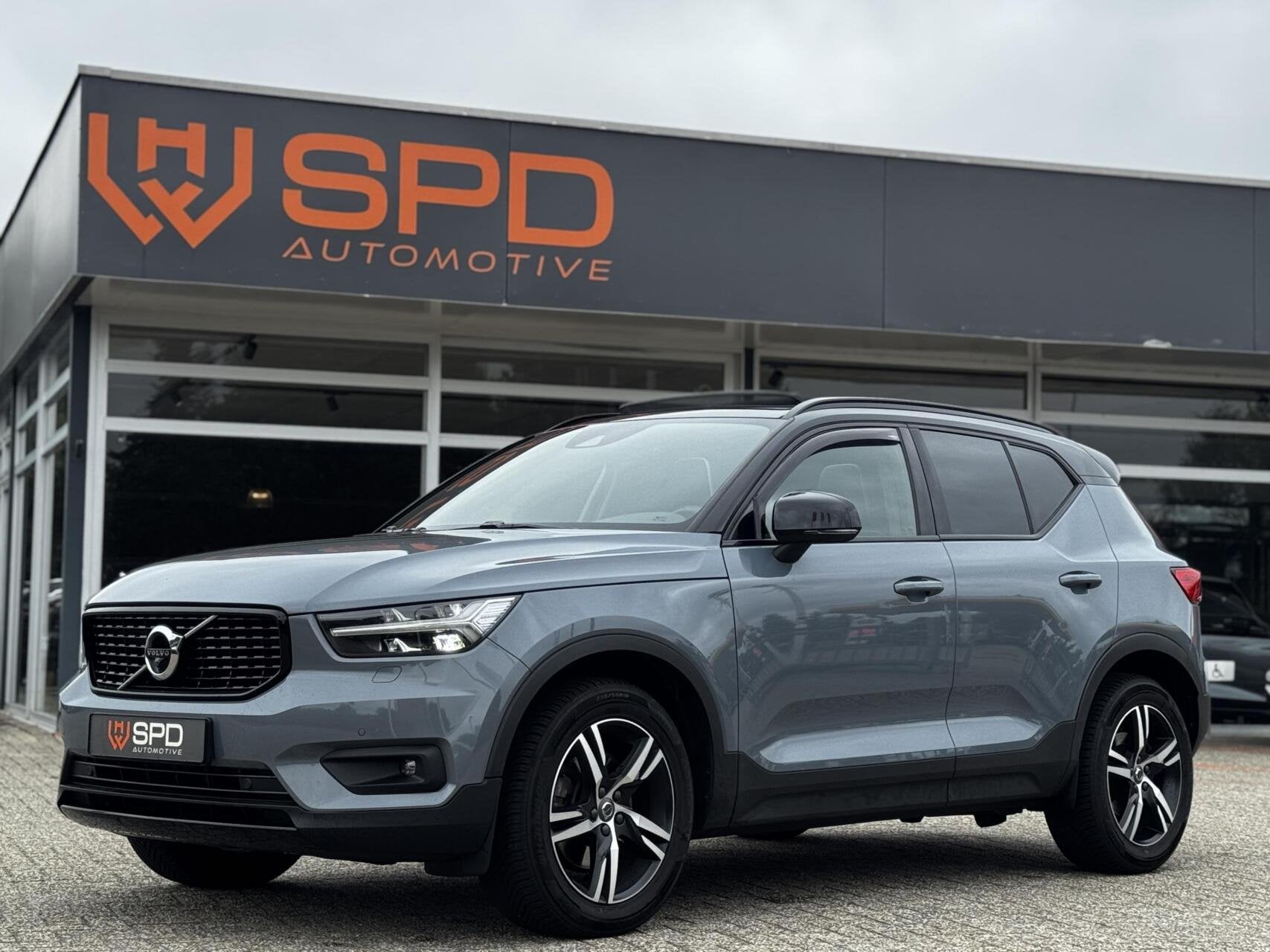 Volvo XC40 2.0 B4 R-Design|Pano|H&K|LED|360cam|ACC|TREK|Memo, Auto's, Volvo, 4 cilinders, 1969 cc, 14 km/l, Bedrijf