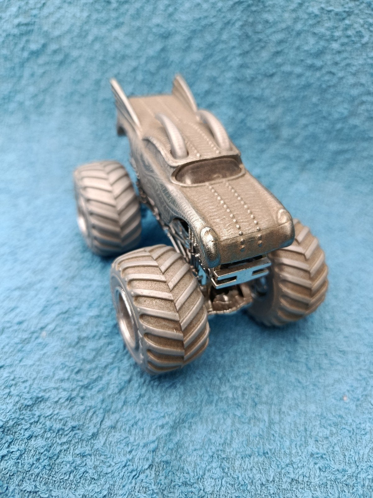 Hot Wheels Monster Truck Dragon Zilver, Ophalen