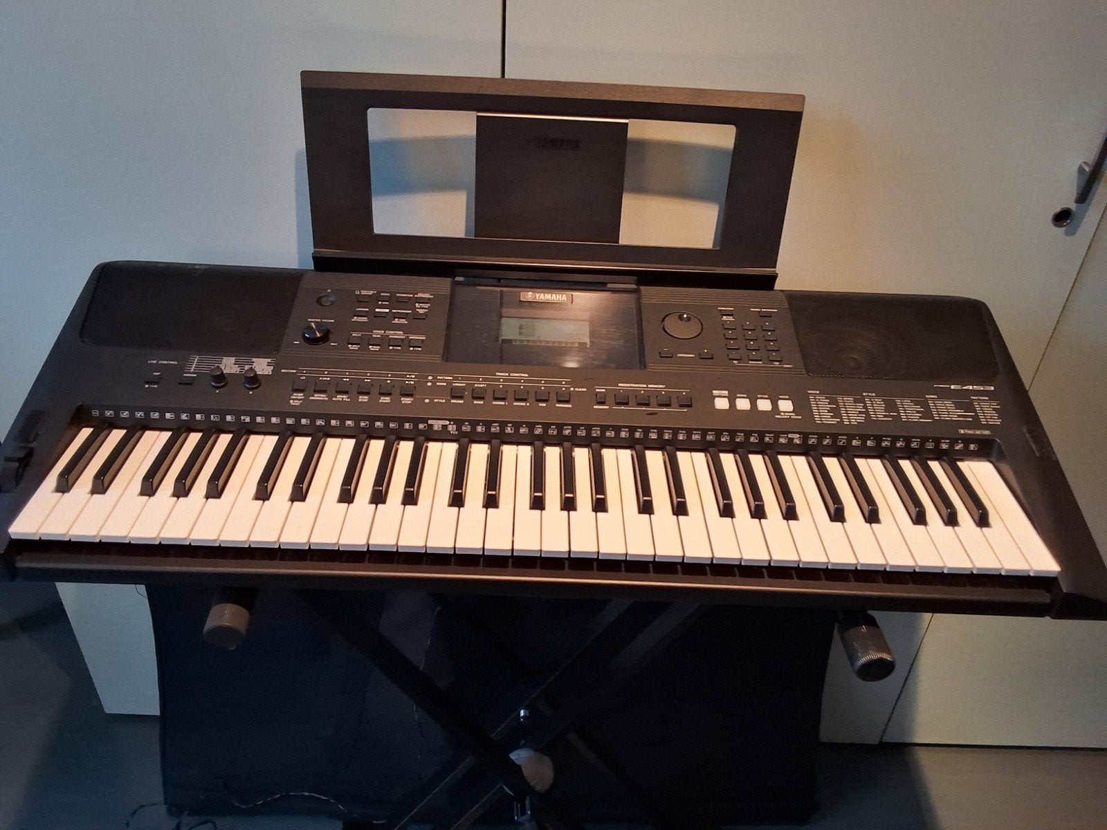 Yamaha Keyboard met kruk, standaard en opbergcase, Muziek en Instrumenten, Ophalen, 61 toetsen, Yamaha, Met standaard