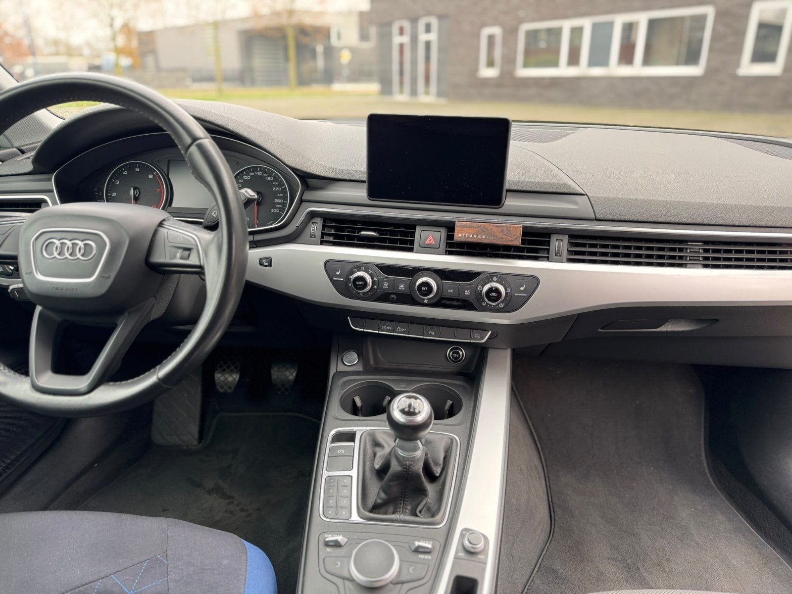 Foto 11 van Audi A4 1.4 Tfsi 150pk 2018 Grijs