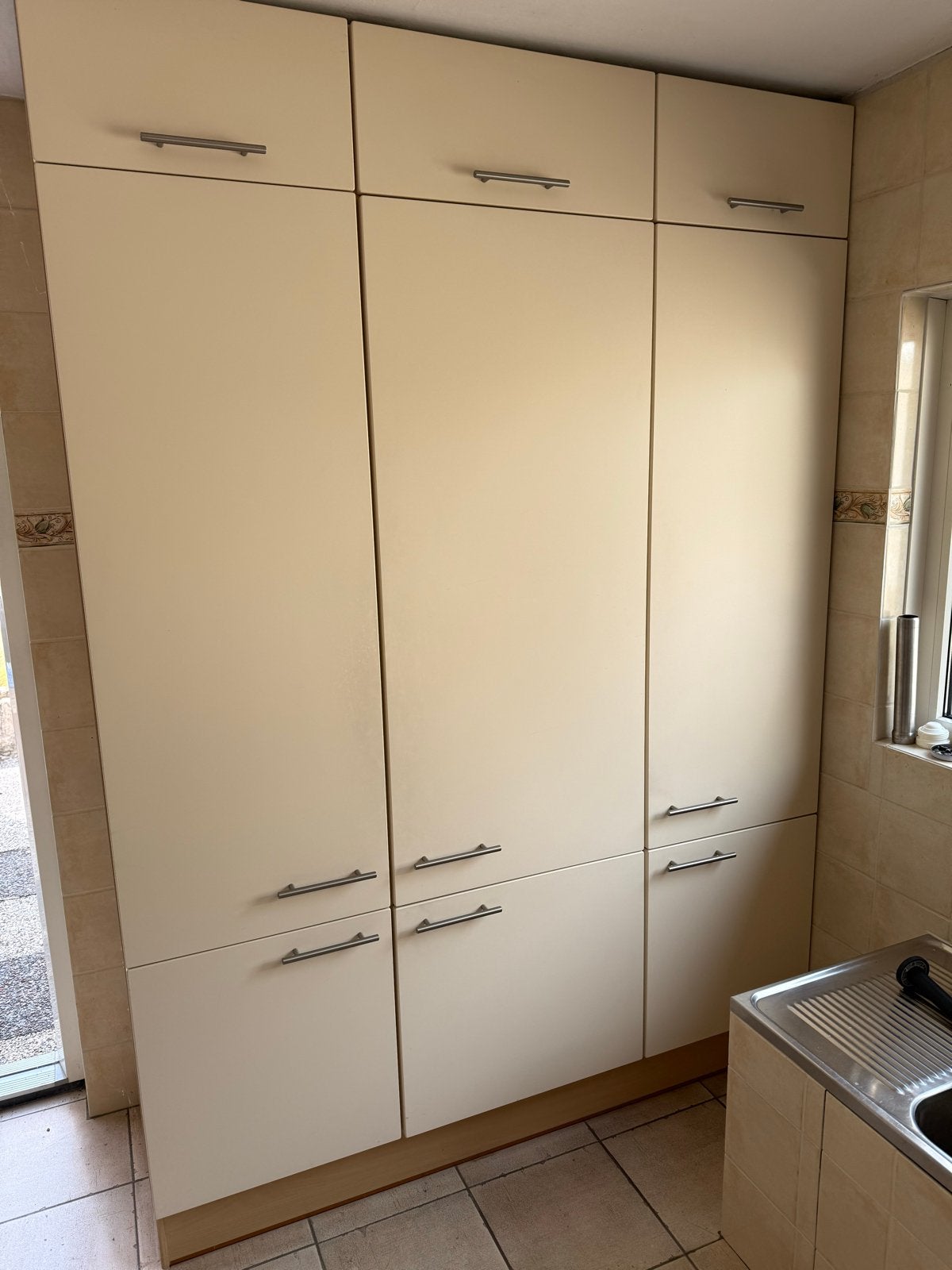 Hoge keukenkast met veel opbergruimte, Huis en Inrichting, Ophalen, Gebruikt, 100 tot 150 cm, 200 cm of meer