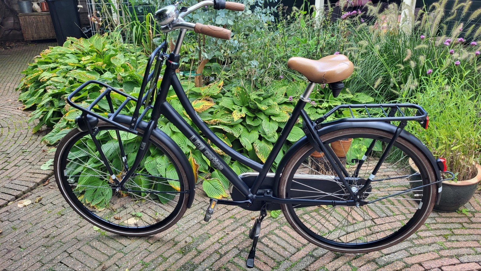 Cortina damesfiets ( met rieten mand), Terugtraprem, Gebruikt, Cortina U4 transportfiets, Versnellingen