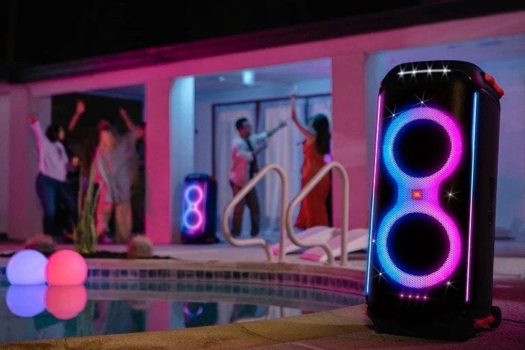 Jbl Partybox 710 TE HUUR, Audio, Tv en Foto, Luidsprekers, Ophalen of Verzenden, Zo goed als nieuw, 120 watt of meer, JBL