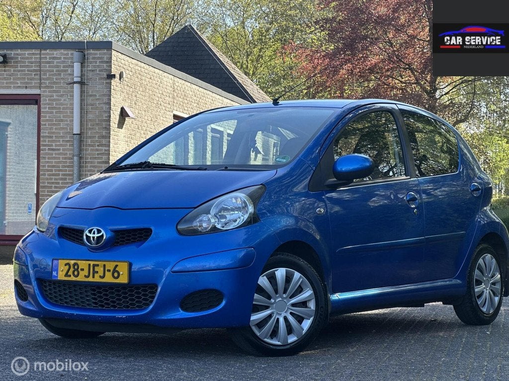 Toyota Aygo 1.0-12V Dynamic Blue/NAP/NWE APK/AC/TOERENTELLER, Auto's, Voorwielaandrijving, Gebruikt, 68 pk, Origineel Nederlands