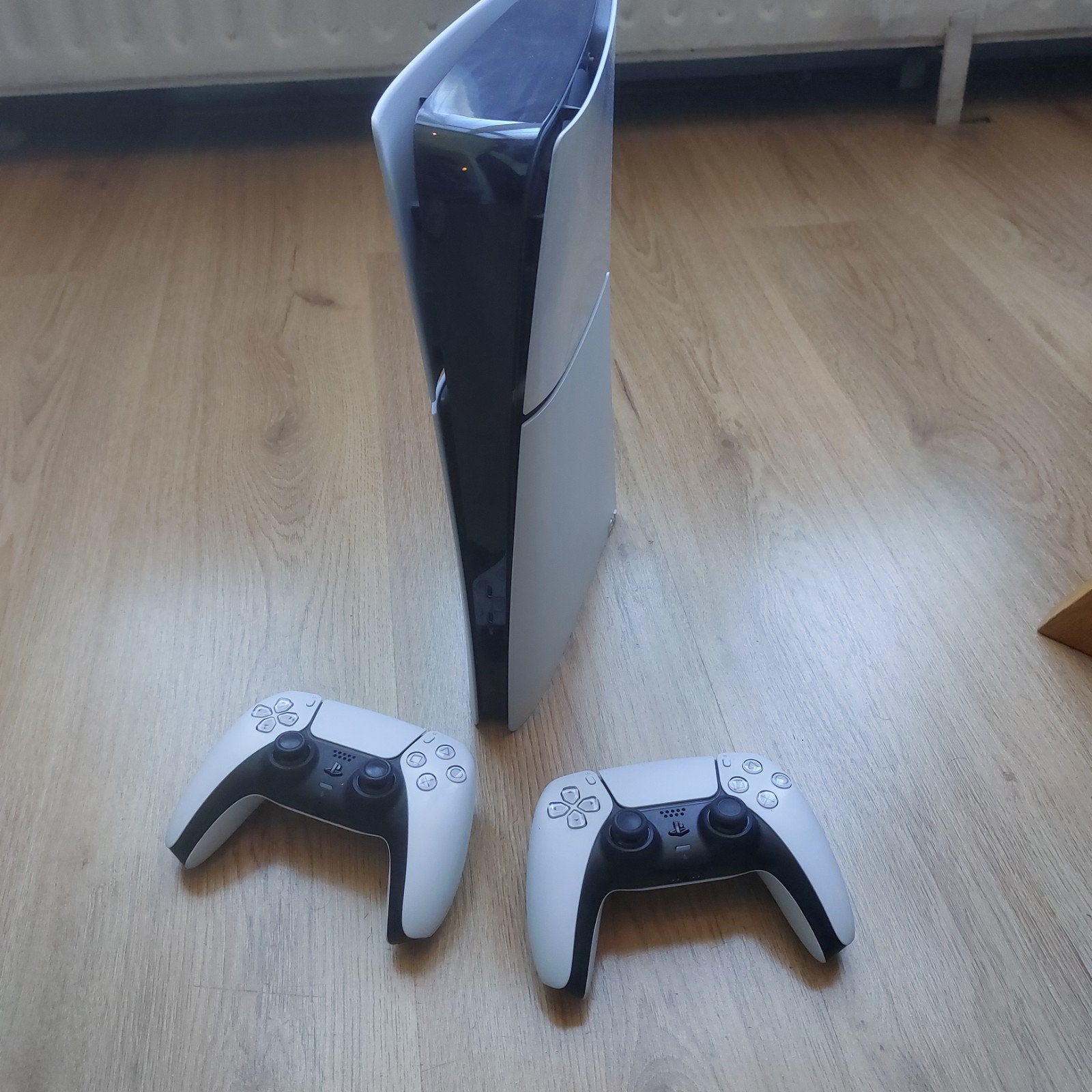 Ps5 digital Edition met 2 controllers, Spelcomputers en Games, Spelcomputers | Sony PlayStation 5, Ophalen, Zo goed als nieuw
