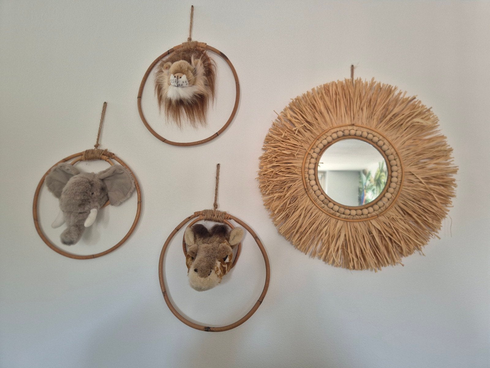 Wanddecoratie: spiegel en safari dierenhoofden, Huis en Inrichting, Ophalen, Minder dan 50 cm, Rond, Zo goed als nieuw