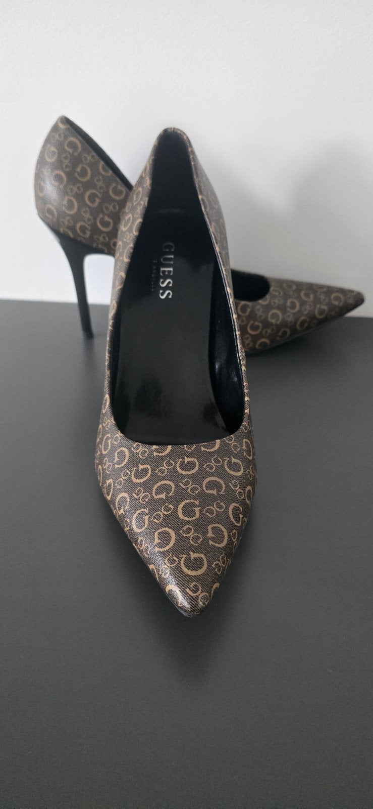 Guess pumps maat 39 - Zo goed als nieuw, Ophalen, Pumps, Guess, Bruin