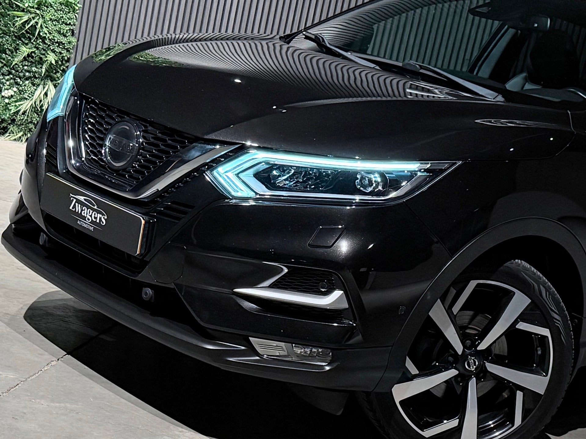 Nissan Qashqai 1.2 Tekna + | Leder | Pano | 360°C camera |, Auto's, Gebruikt, 4 cilinders, Met garantie (alle), 116 pk