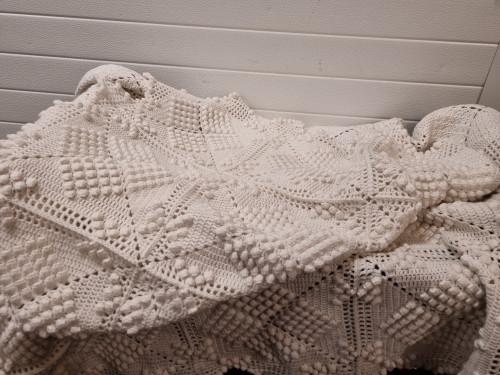 bedsprei gehaakt gebroken wit katoen drie stuks, Huis en Inrichting, Ophalen of Verzenden, 'T Olde Gre-j, Info@toldegrej.nl, Endepoelstraat 20f Didam