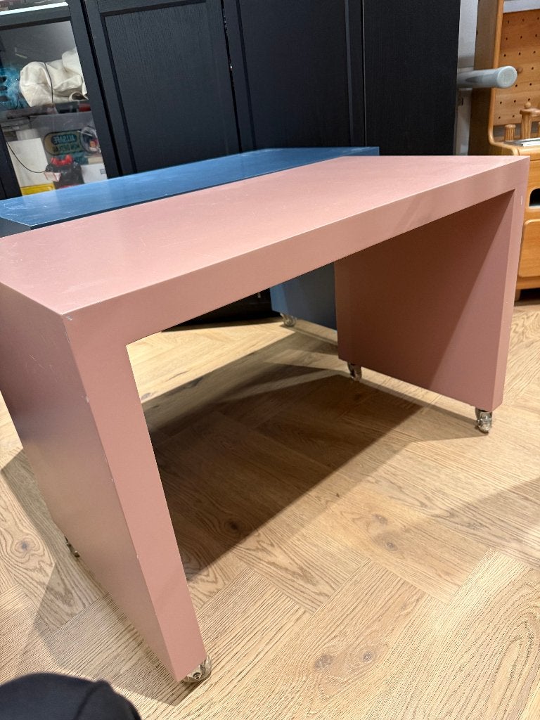 Roze houten tafel op wielen – kindertafel/bijzettafel, Ophalen, Gebruikt, 75 cm of meer, 60 cm of meer
