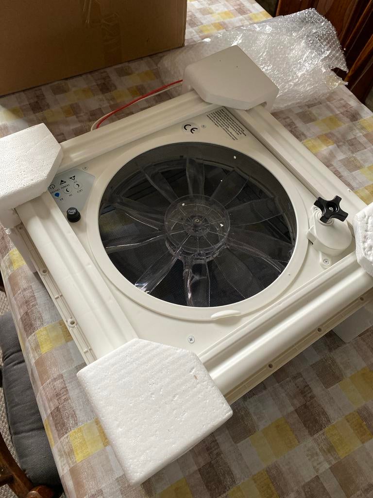 Nieuwe dak ventilator met afstandsbediening, Caravans en Kamperen, Nieuw, Ophalen of Verzenden, Air Max, Duitsland