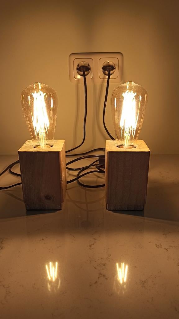 2 tafellampen incl. lichtbron, Ophalen, Zo goed als nieuw, Hout