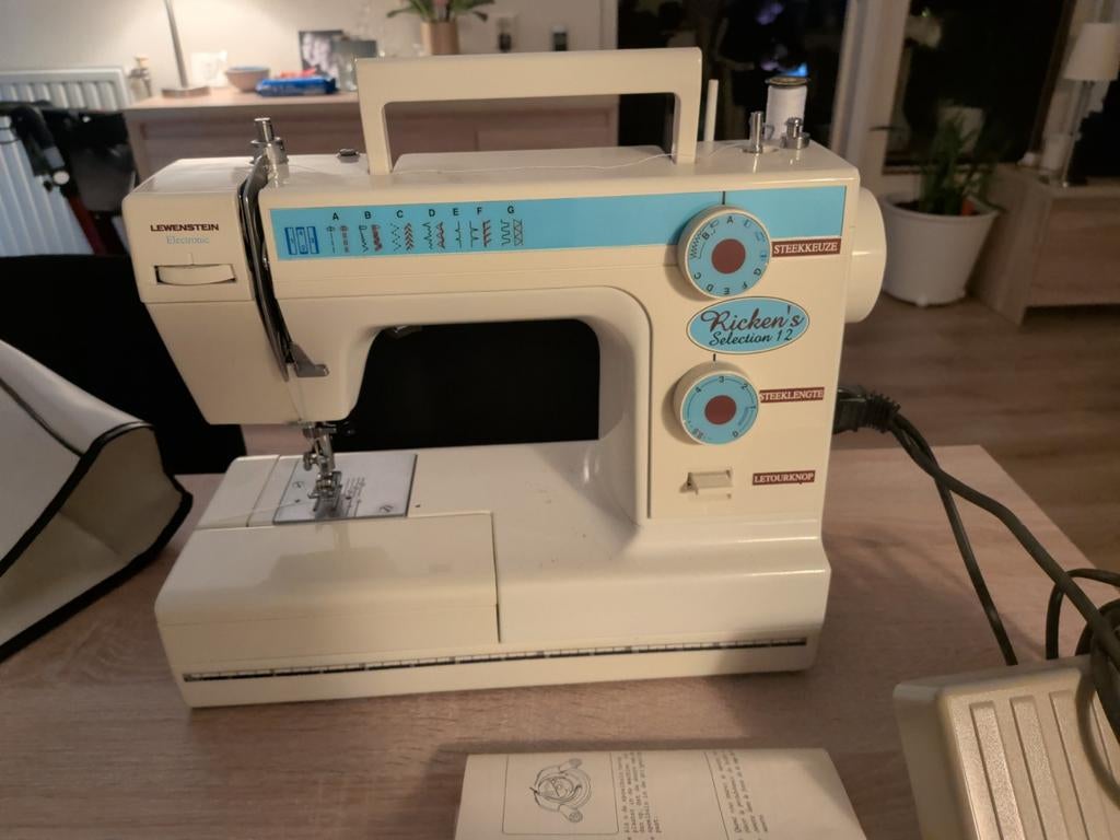 Naaimachine, Hobby en Vrije tijd, Naaimachines en Toebehoren, Ophalen of Verzenden, Naaimachine, Overige merken