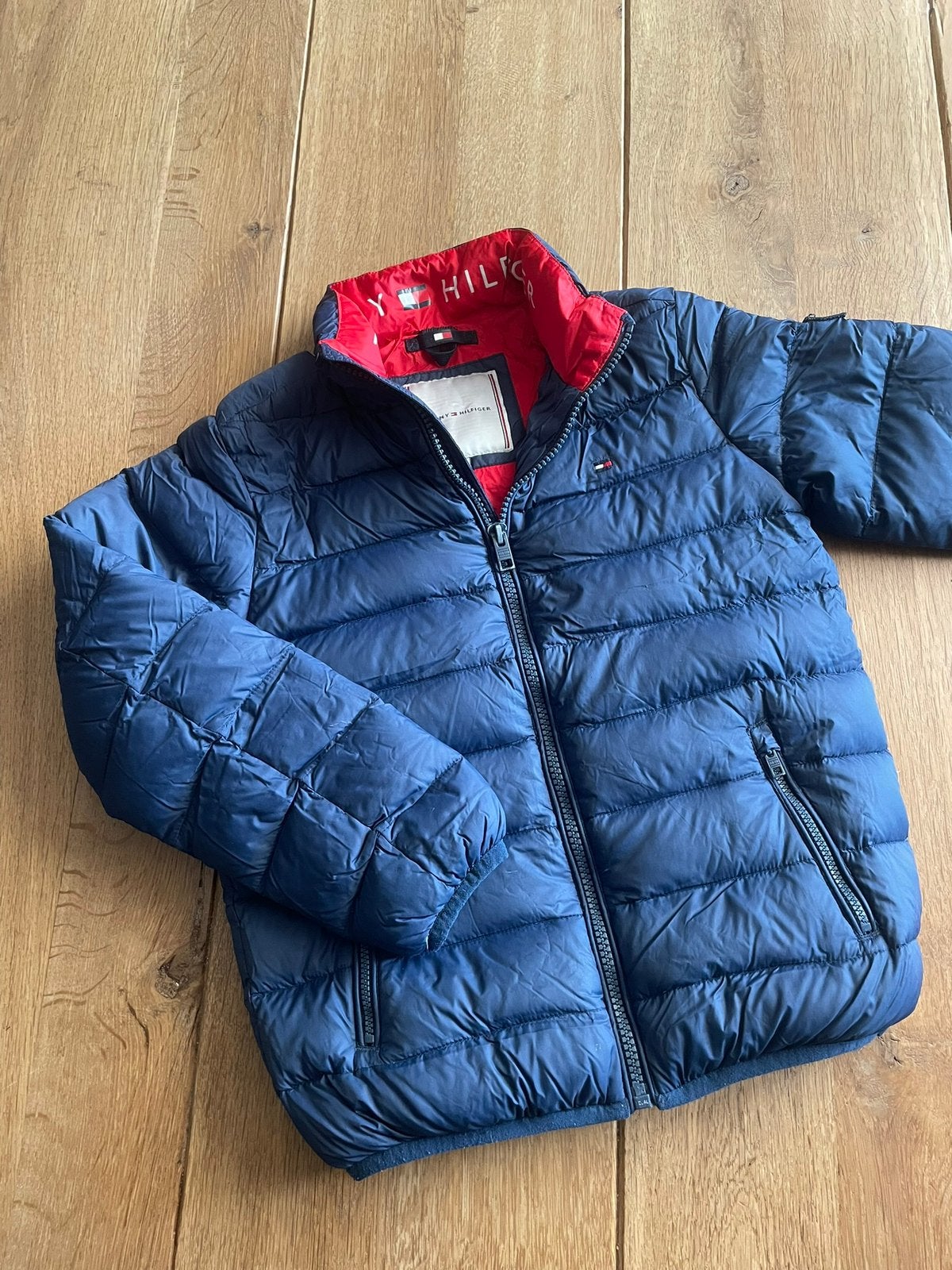 Tussenjas, tommy hilfiger, maat 128, donkerblauw., Ophalen of Verzenden, Zo goed als nieuw, Jongen, Jas