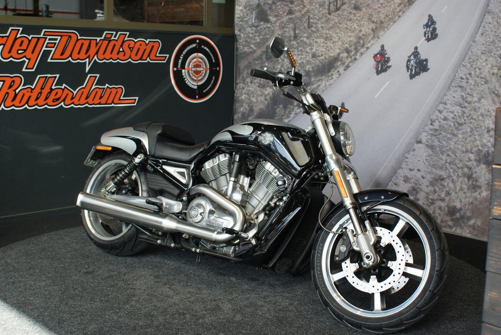 Harley-Davidson VRSCF V-Rod Muscle (bj 2009), Motoren, Laan van Vredenoord 33
2289 DA  RIJSWIJK, NL, Bedrijf, Overig, Sales@harleydavidsonrotterdam.nl