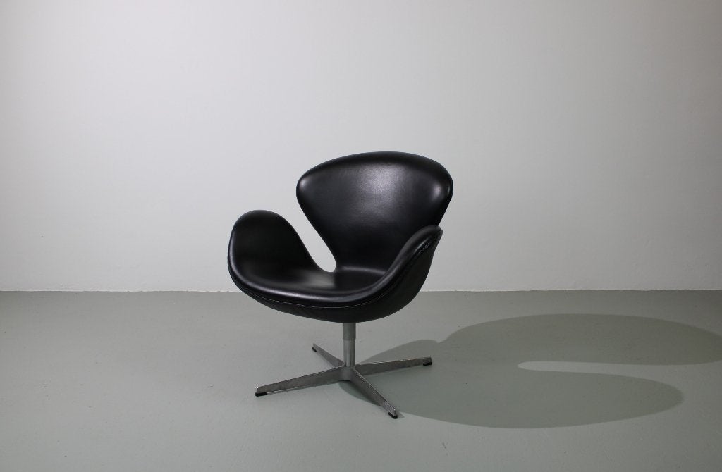 Fritz Hansen Swan Chair, zwart leer, Ophalen, Gebruikt, 50 tot 75 cm, Leer