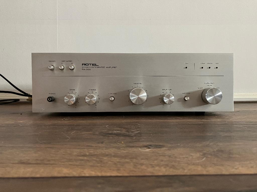 ROTEL versterker RA-300 + speakers, Audio, Tv en Foto, Versterkers en Receivers, Ophalen, Gebruikt, Minder dan 60 watt, Overige merken