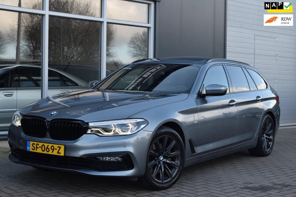 BMW 5-serie Touring 520d High Executive | Head-Up | Dodehoek, Automaat, Achterwielaandrijving, 2000 kg, 23 km/l