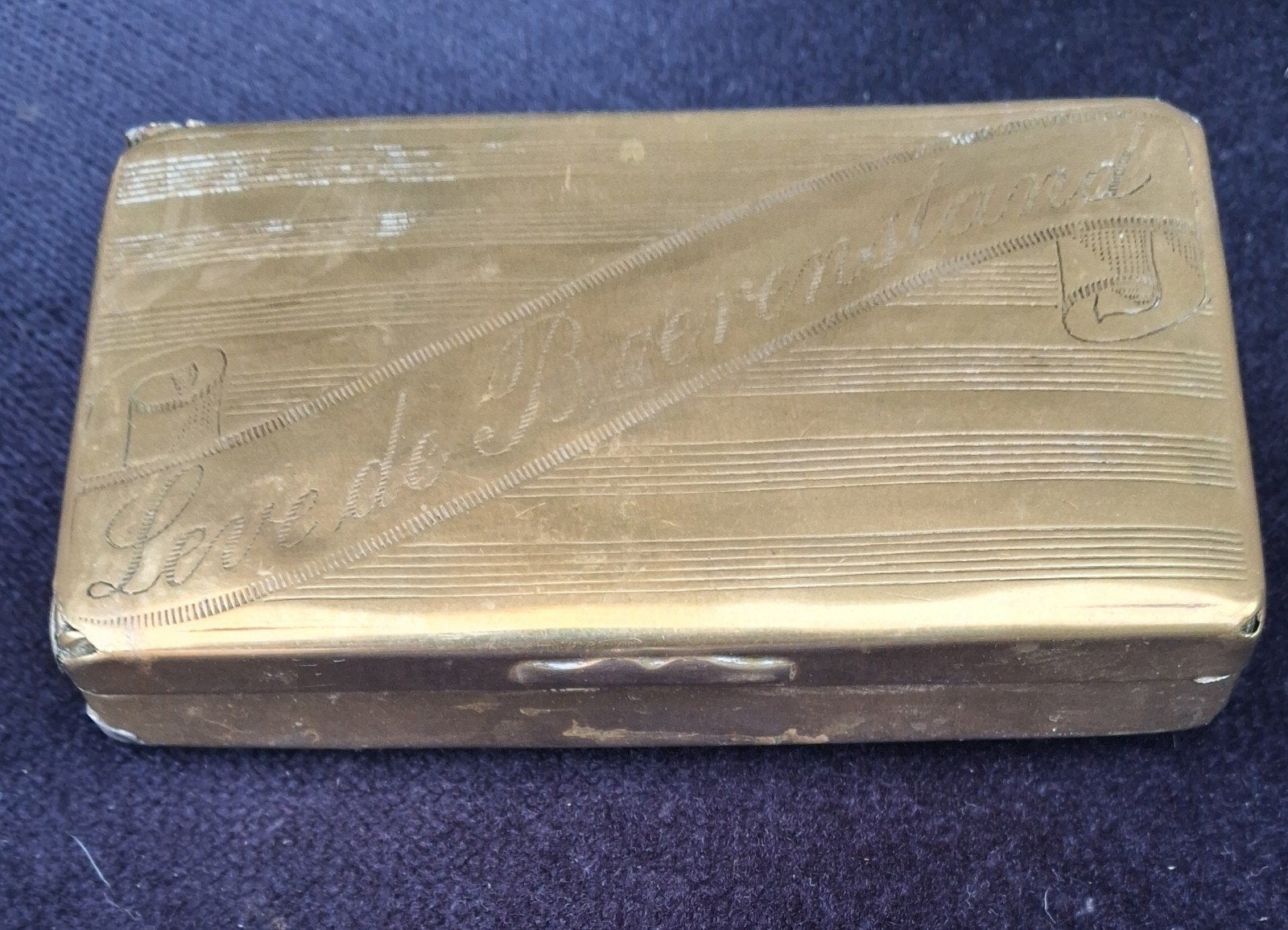 Tabaksdoos.  "LEVEN DE BOERENSTAND". Ca 1850. Messing., Ophalen, Gebruikt, Tabaksdoos of Verpakking