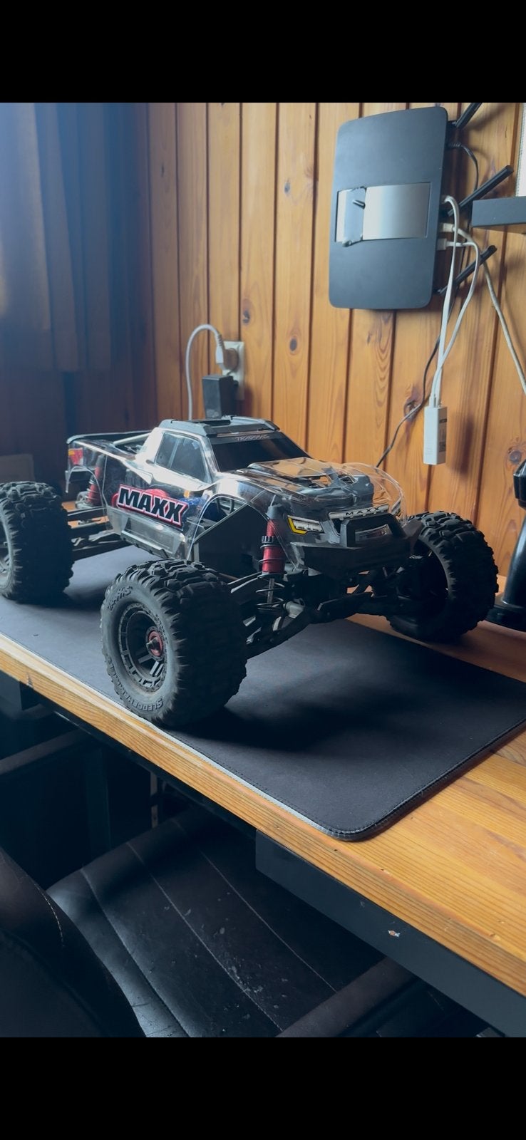 Traxxas maxx v2 4s (teruil tegen xmaxx), Hobby en Vrije tijd, Modelbouw | Radiografisch | Auto's, Ophalen, Zo goed als nieuw, Auto offroad