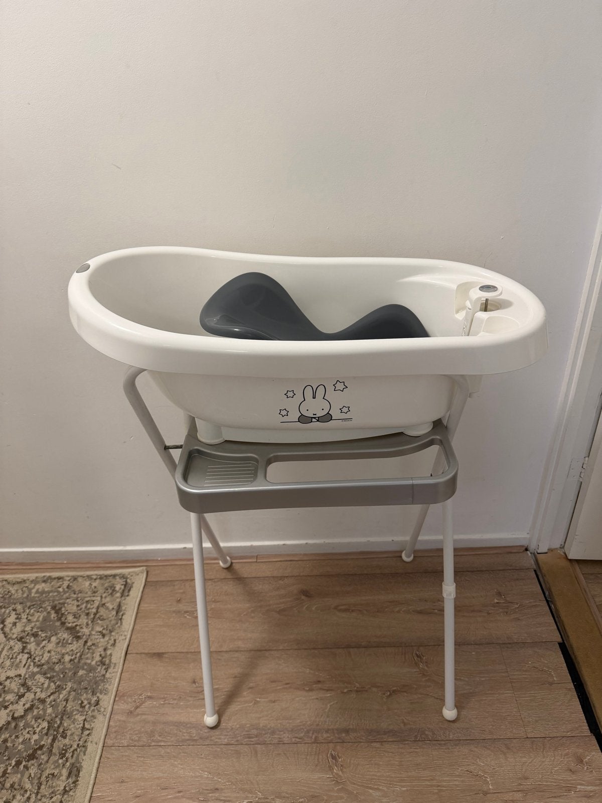 Nijntje Babybadje met standaard en badzitje, Ophalen, Nijntje, Zo goed als nieuw, Badje