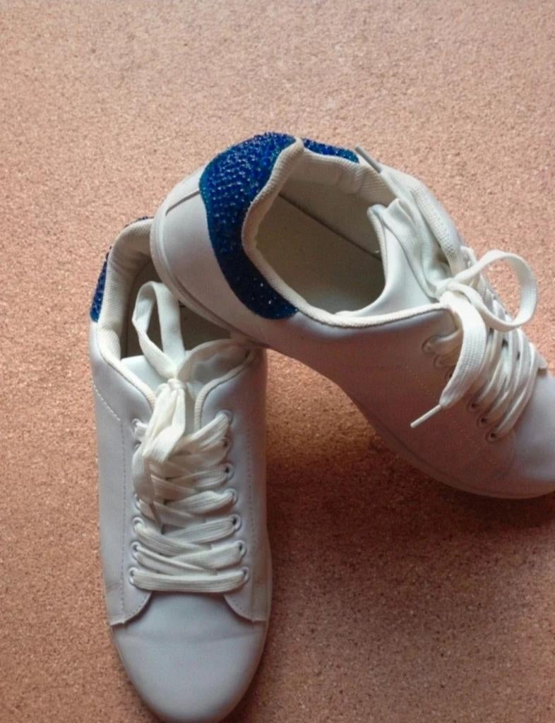 Witte sneakers met blauwe glitter details, Ophalen of Verzenden, Nieuw, Wit, Sneakers of Gympen