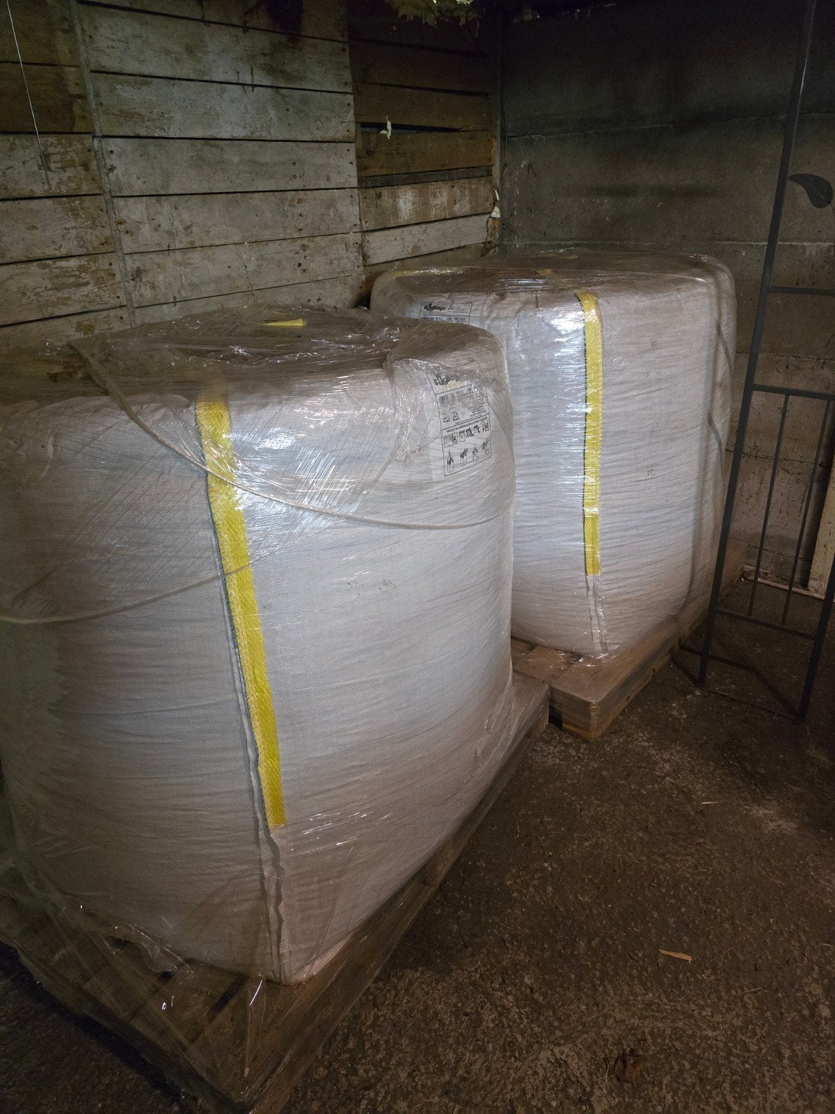 3 big bags pelletkorrels +/-3000 kilo, Ophalen