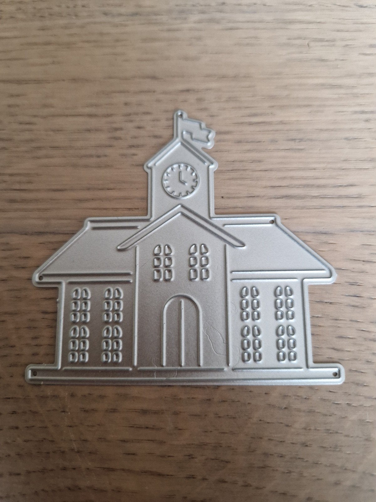 Snijmal schoolgebouw met klok en vlag, Ophalen of Verzenden