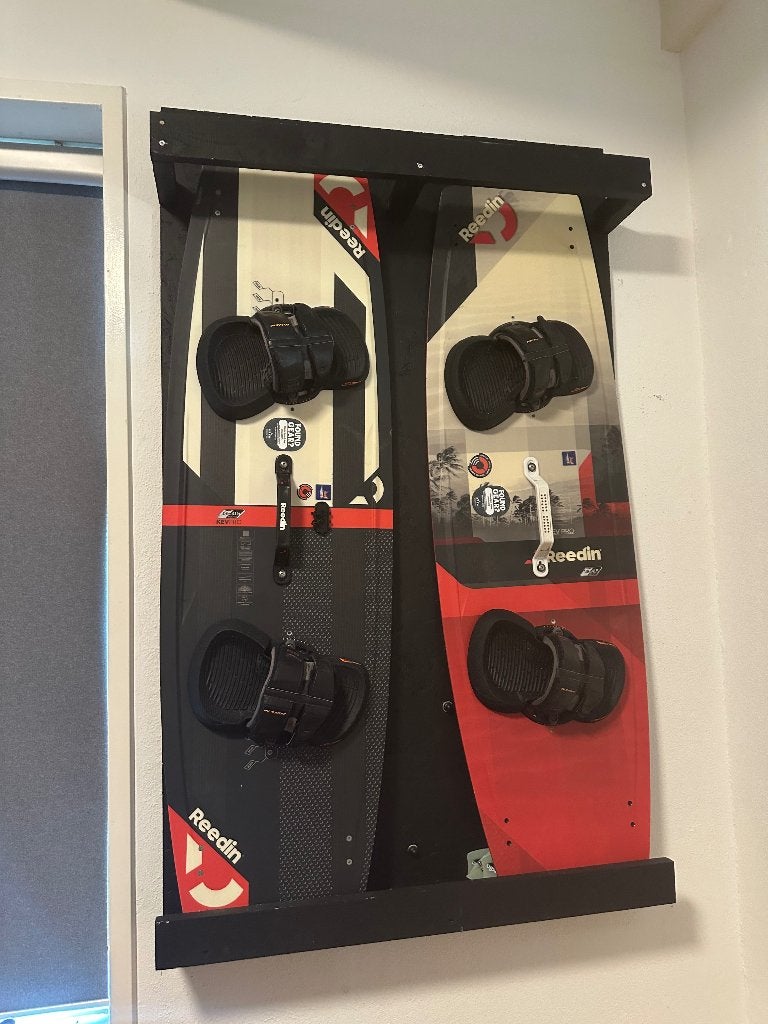 Reedin Kev Pro 136x41.5 + Naish bindings (2 beschikbaar), Watersport en Boten, Twintip, Ophalen of Verzenden, Gebruikt, Kiteboard