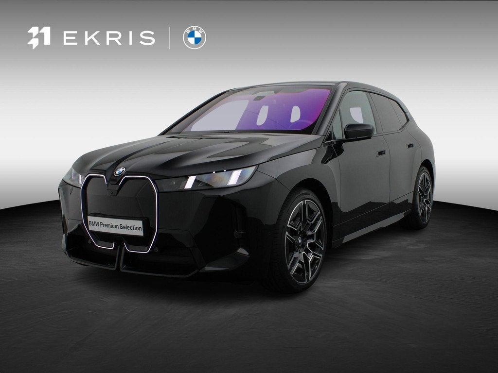 BMW iX xDrive60 112 kWh M Sportpakket Pro | Stoelventilatie, Auto's, BMW, Automaat, Stof, Zwart, Met garantie (alle)