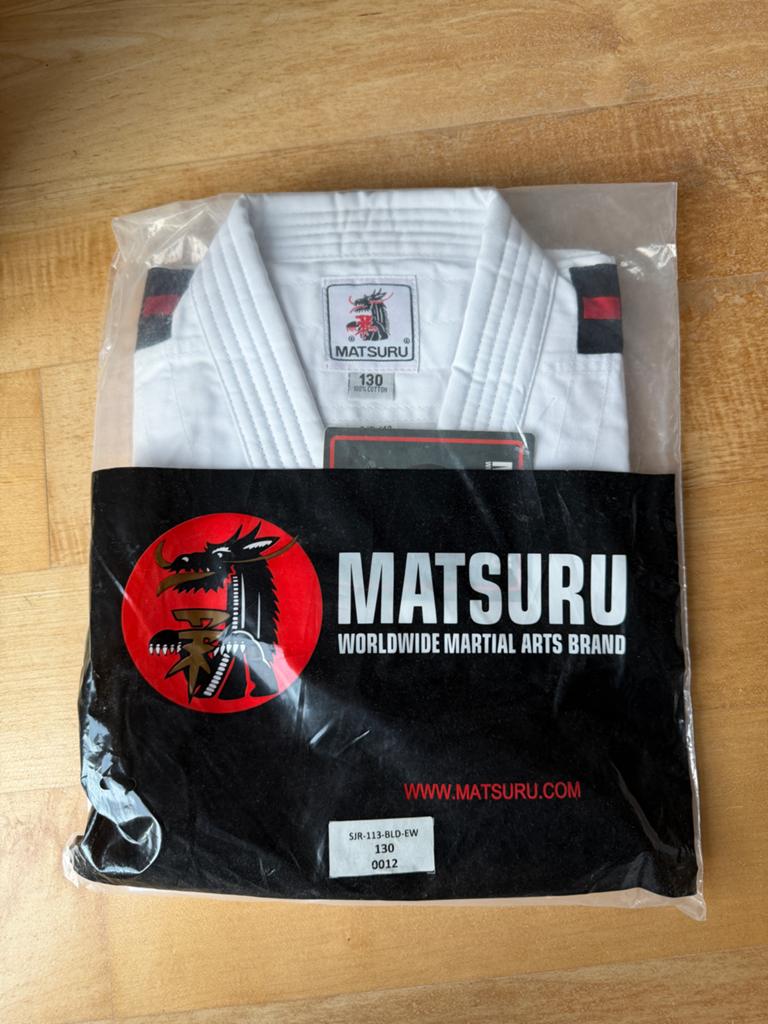 Nieuw Matsuru Judo/Karate Pak Maat 130, Sport en Fitness, Vechtsporten en Zelfverdediging, Judo, Ophalen of Verzenden, Maat S
