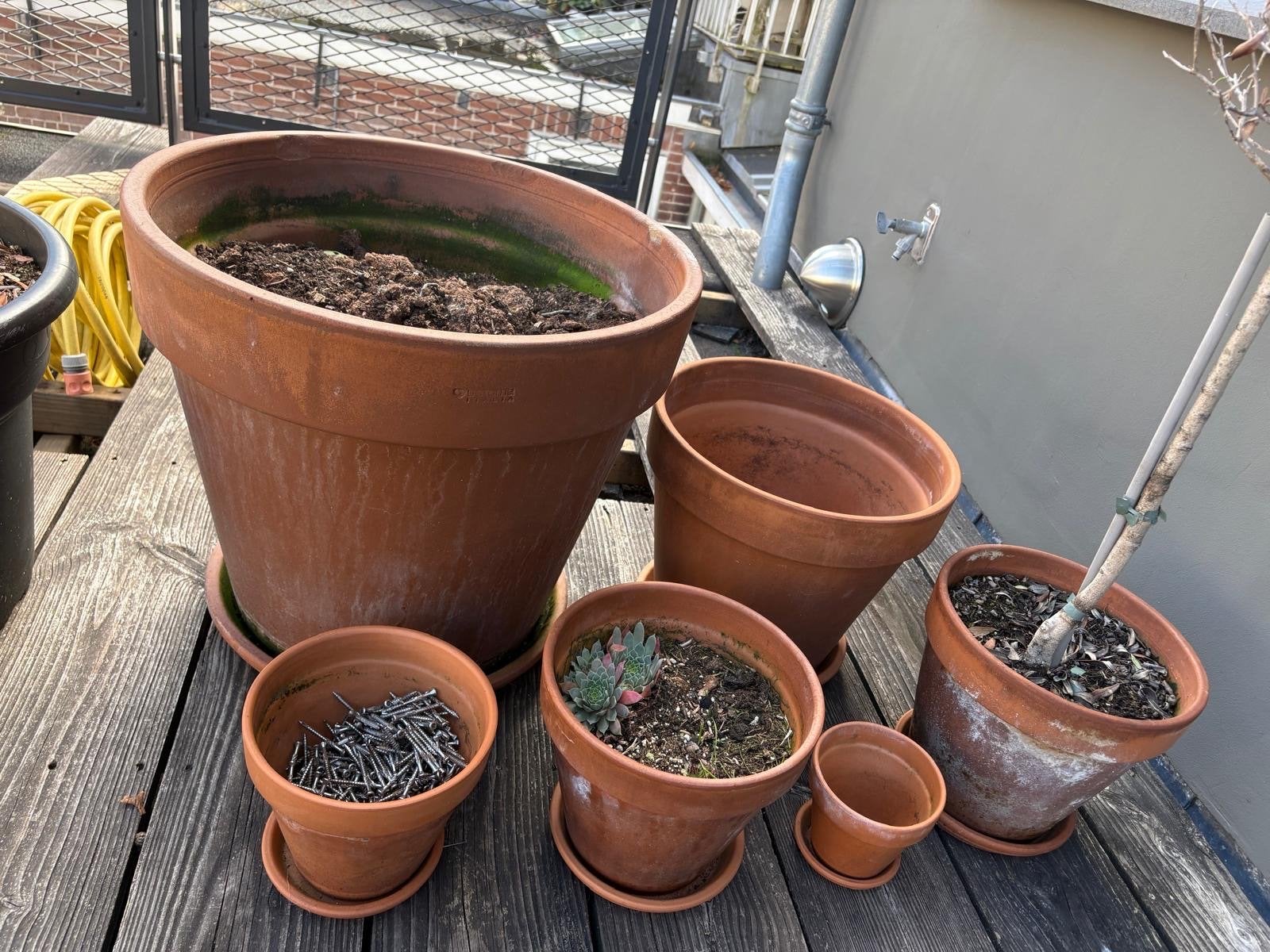 Terracotta bloempotten en schotels - diverse maten (6 stuks), Tuin en Terras, Bloempotten, Ophalen, Gebruikt, 40 cm of meer, Rond