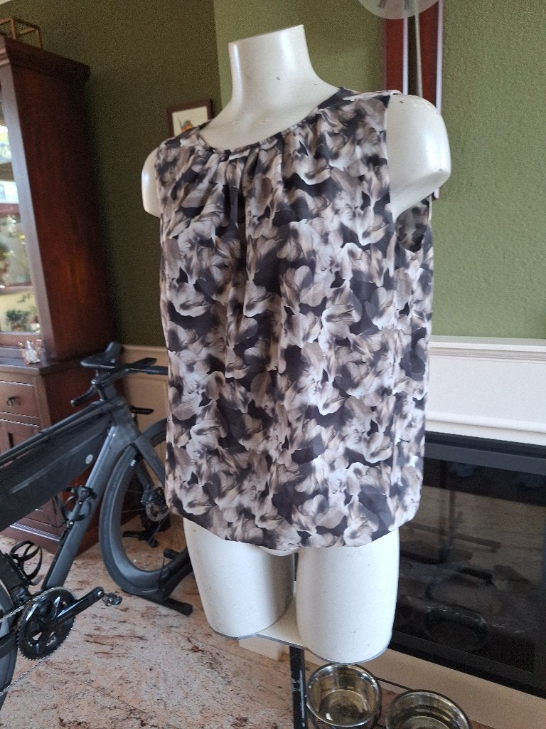 Rinascimento beige zwarte top L, Zo goed als nieuw, Zonder mouw, Meerkleurig, Verzenden