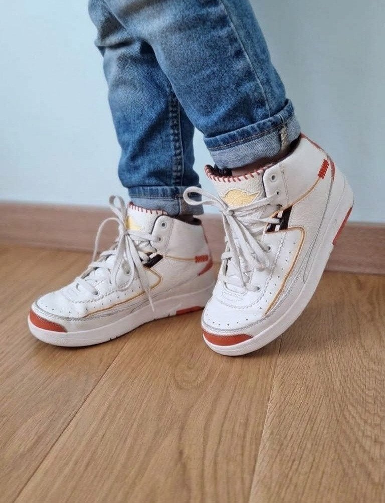 Jordan x Maison Chateau Rouge Air Jordan Retro 2 - Maat 34, Kinderen en Baby's, Ophalen of Verzenden, Zo goed als nieuw, Jordan