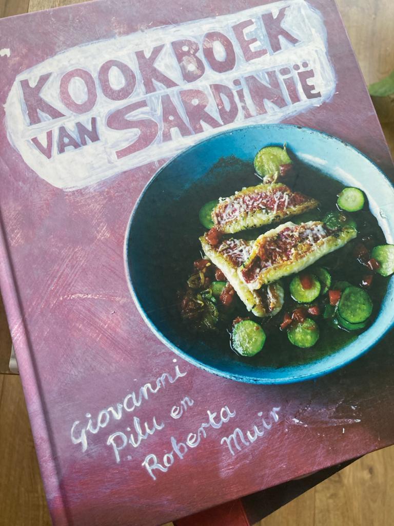 Kookboek van Sardinië - Giovanni Pilu & Roberta Muir, Ophalen of Verzenden, Zo goed als nieuw, Italië, Voorgerechten en Soepen